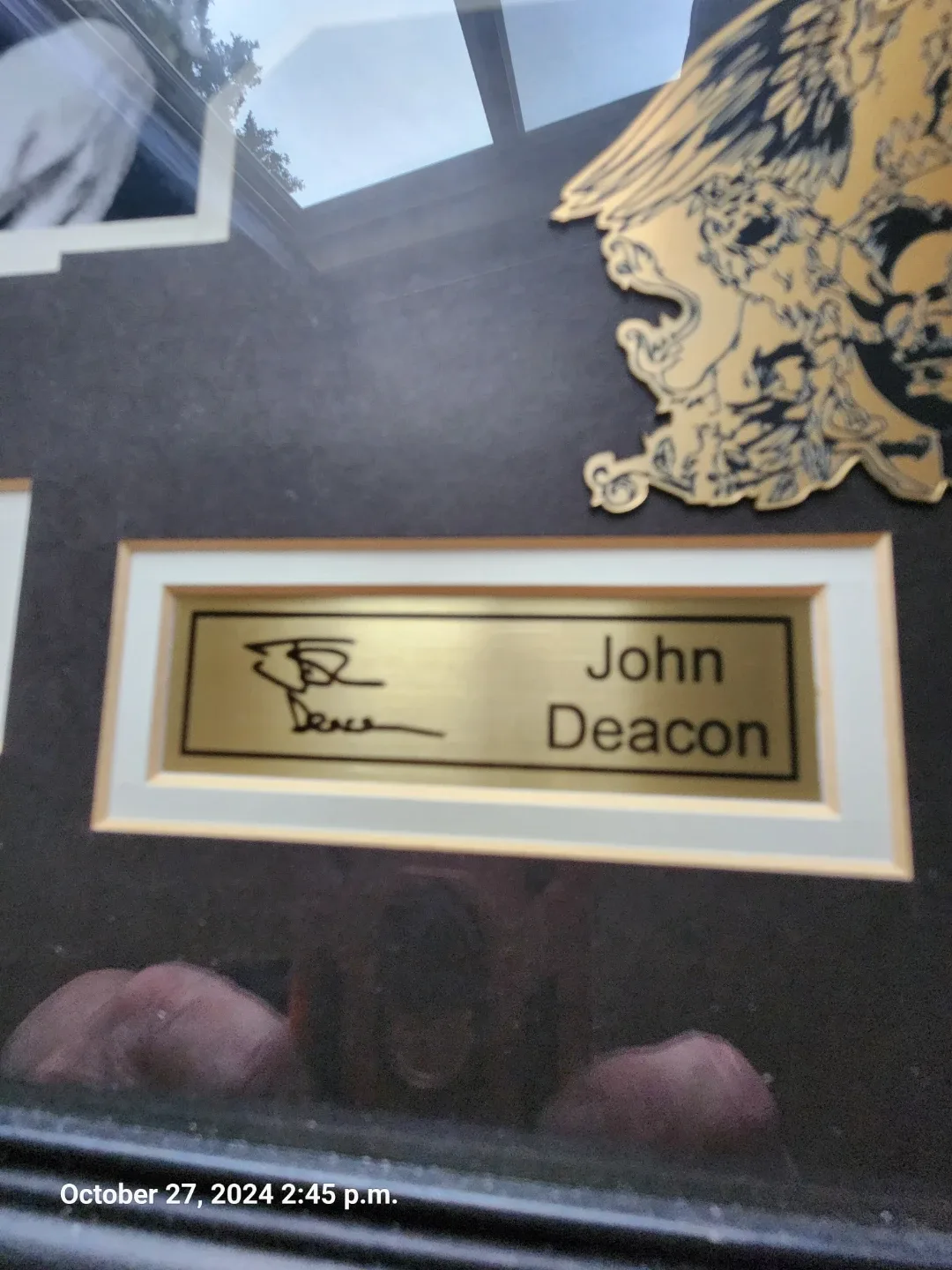 Queen Framed & Signed Photo image indicator(4)