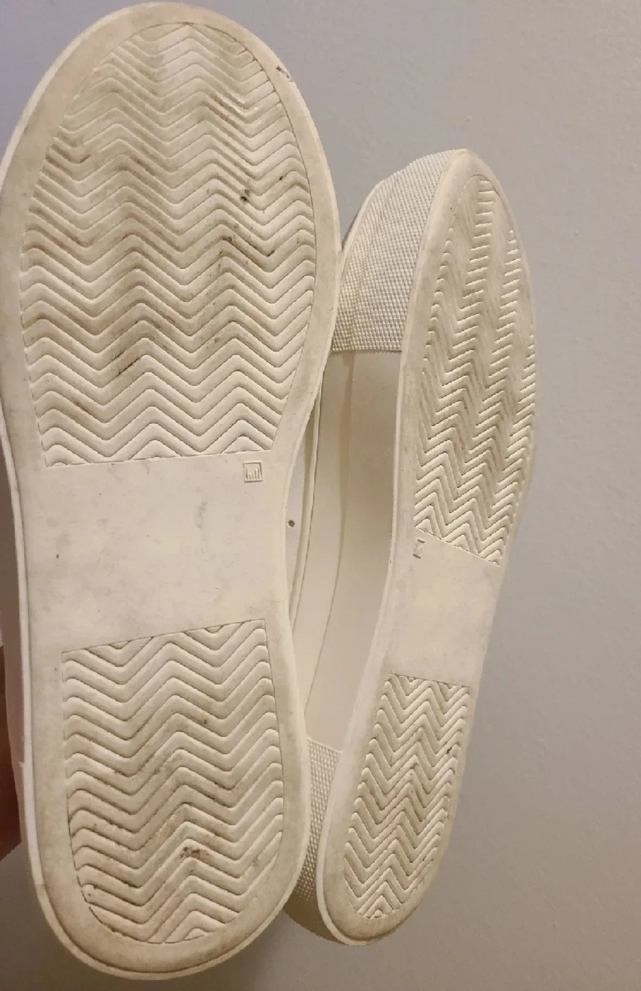 Jill by Jill Stuart White & Gold Sneakers image indicator(9)