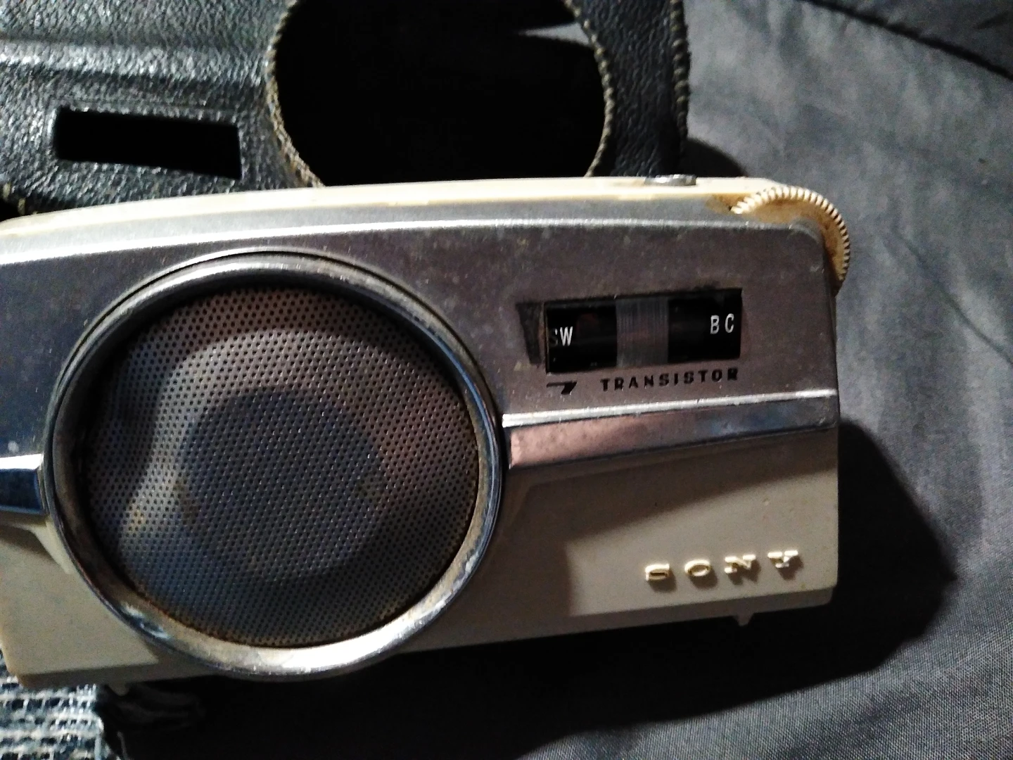 Vintage Sony transistor radio - photo 2
