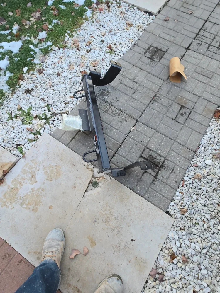 CURT 31374 Trailer Hitch image indicator(2)