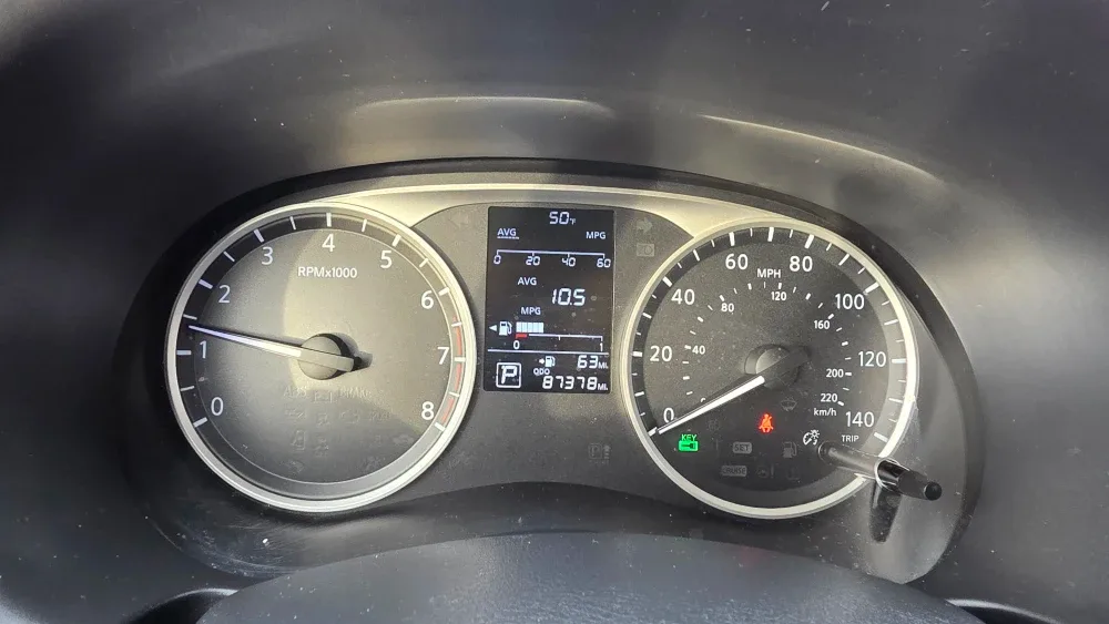 2018 Nissan Kicks S 87k miles Clean title image indicator(9)