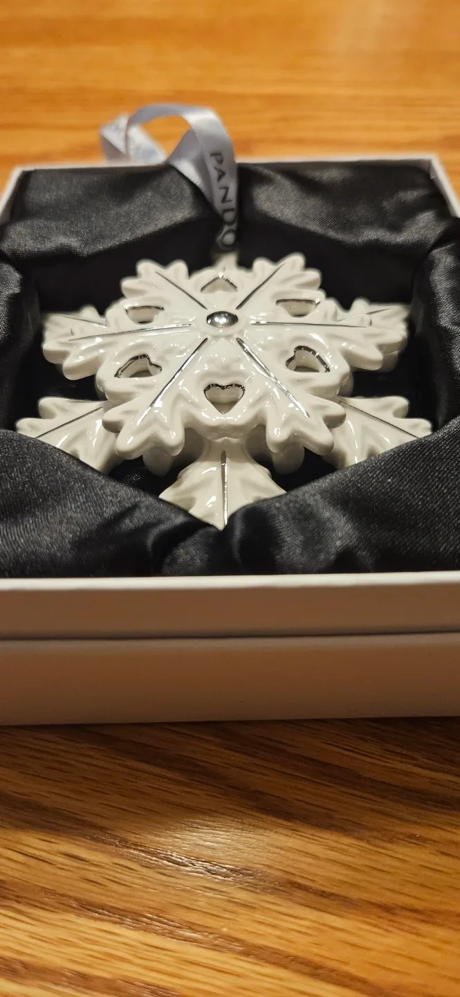 ❄️Pandora 2015 Limited Edition Snowflake Ornament Brand New 🎁🥕 image indicator(4)