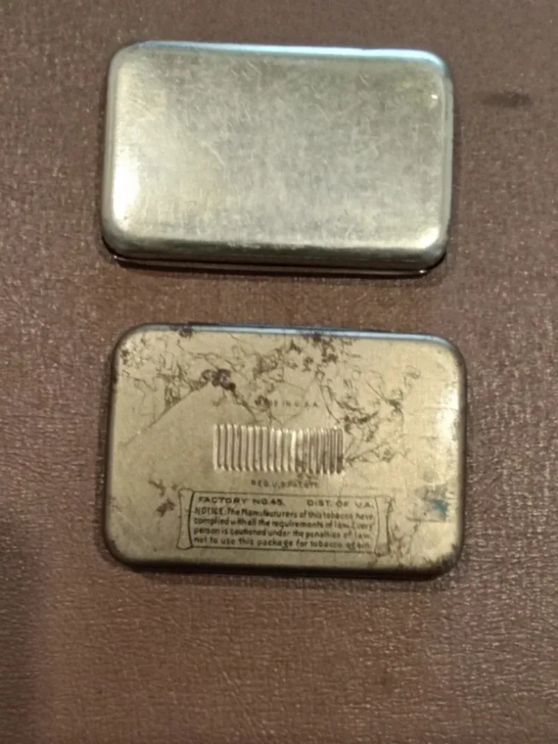 Vintage Edgeworth Tobacco Tin image indicator(3)