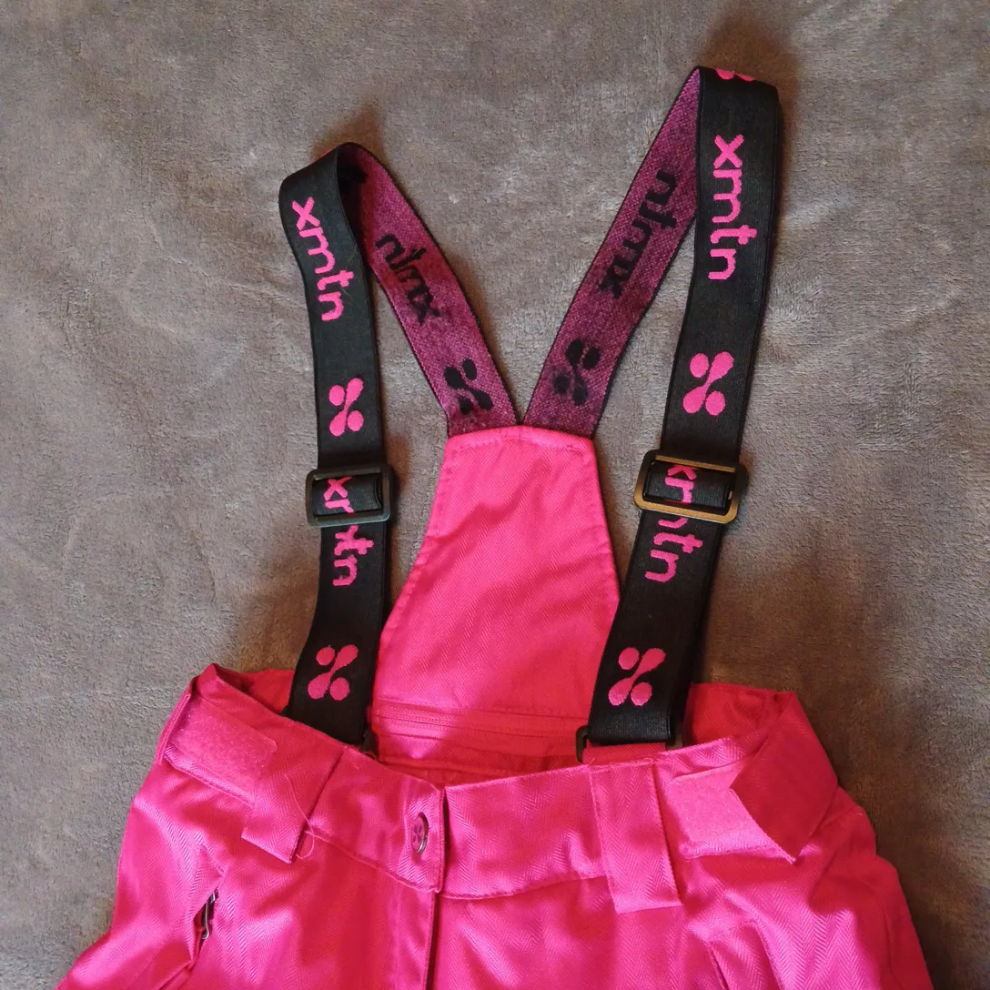 XMTN Girls waterproof snow suit pink black image indicator(3)