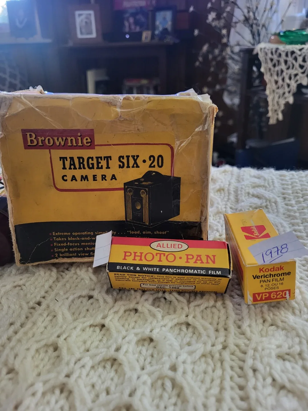 Kodak Verichrome Pan Film & Brownie Target Six-20 Camera image indicator(10)