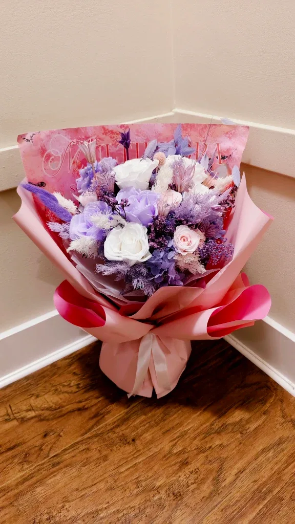 Beautiful preserved roses bouquet image indicator(2)