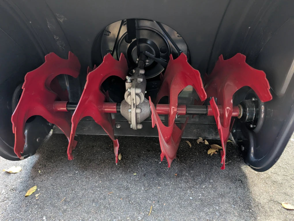 24" Briggs and Stratton gas snow blower - basically new - photo 4