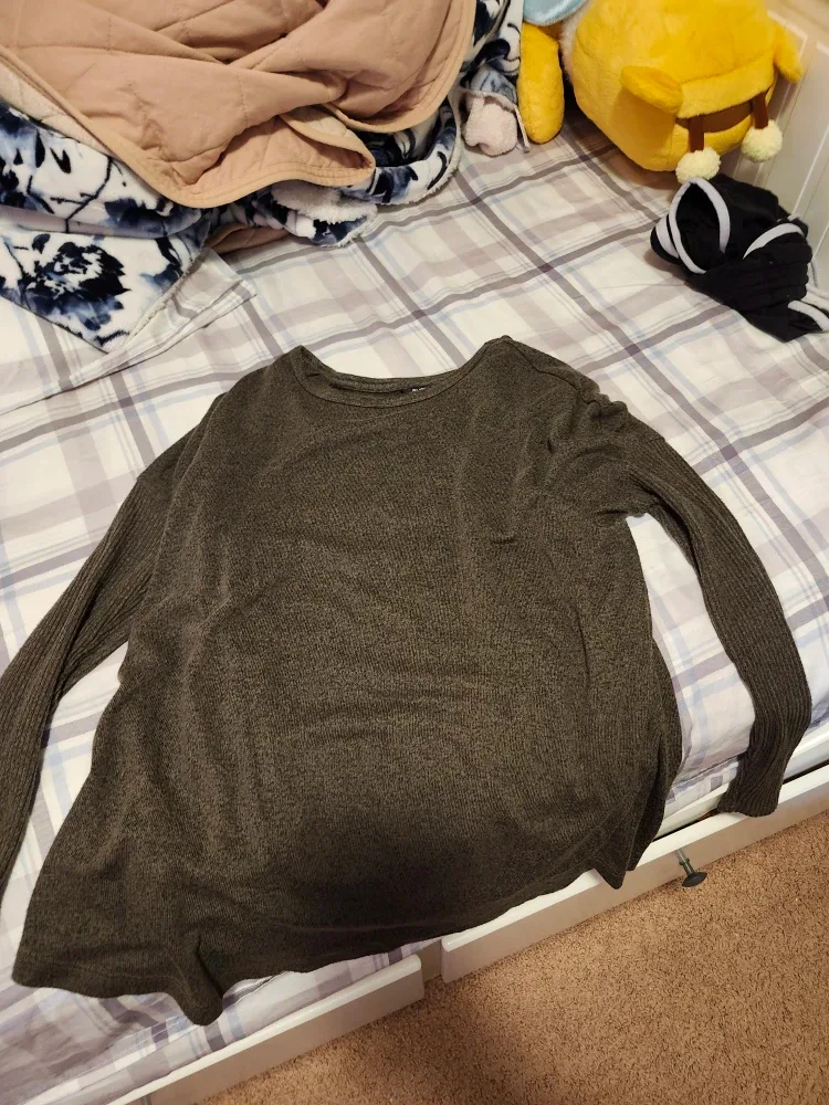 CLOSET CLEAR OUT - SHIRTS, PANTS, SHORTS AND MORE! image indicator(3)
