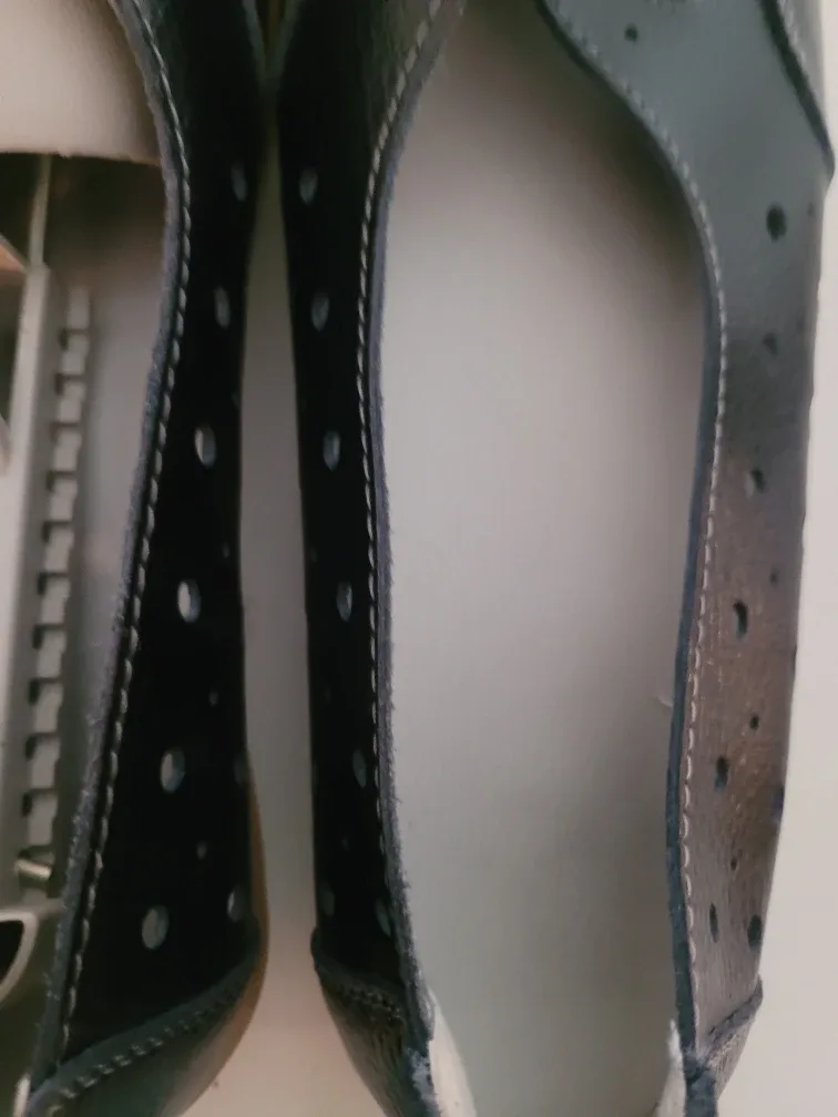 Softwaves Black Leather Flats - Size 10.5 image indicator(2)