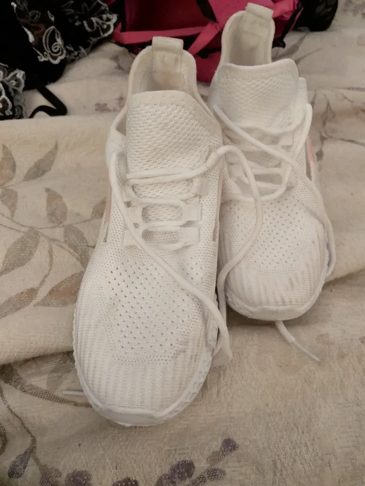 White Casual Sneakers image indicator(4)