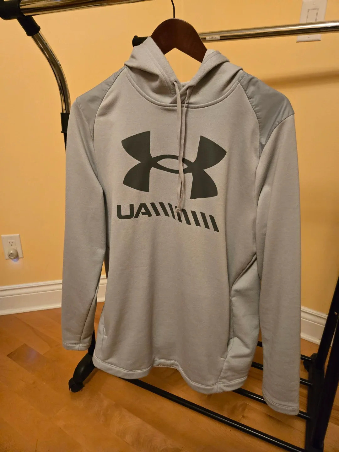 Assorted Men's Hoodies & Pullovers image indicator(3)