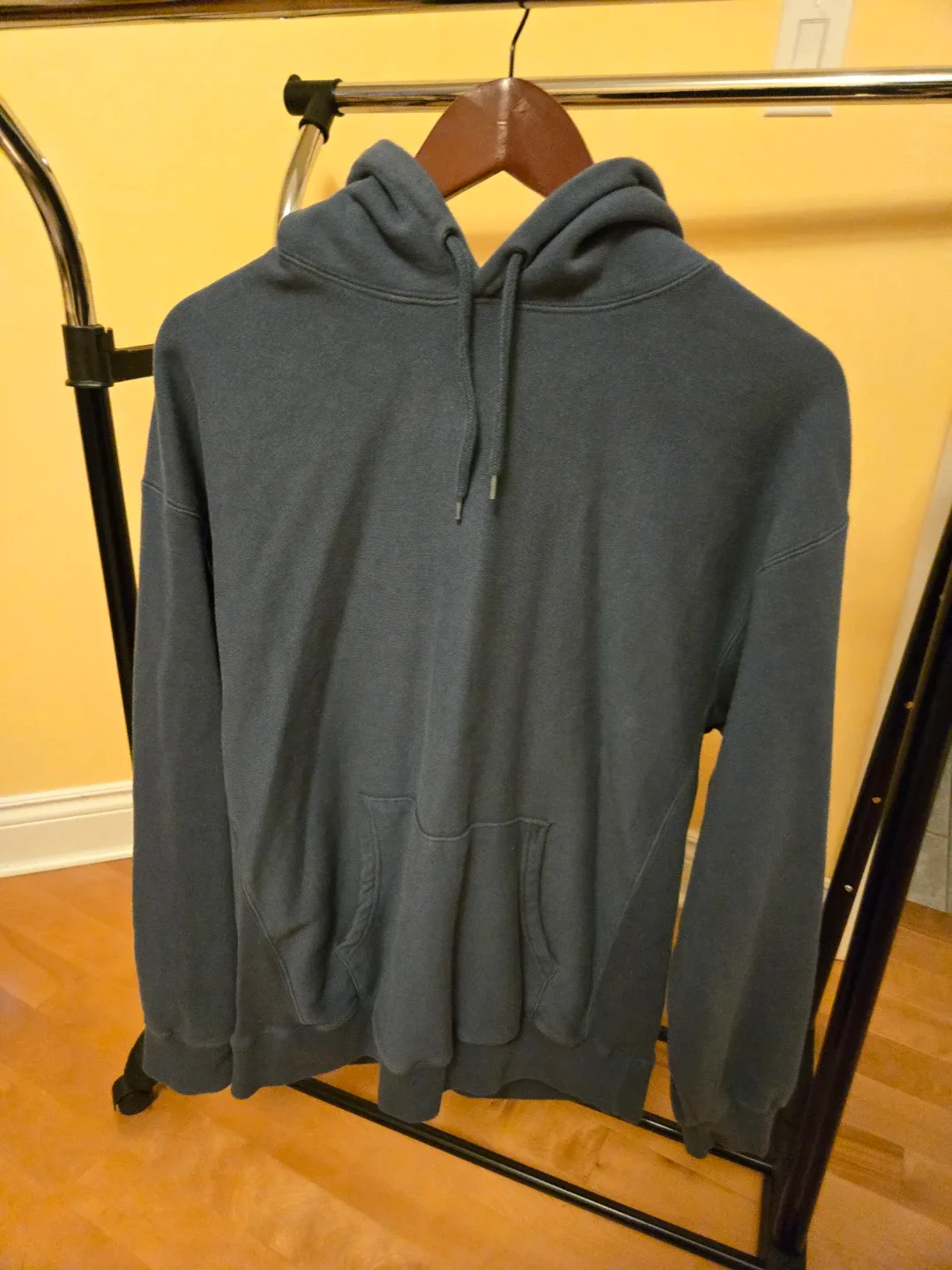 Assorted Men's Hoodies & Pullovers image indicator(5)