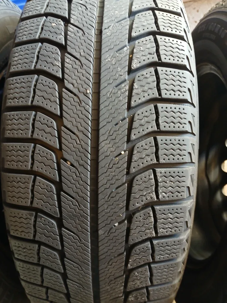 Set of 4 Michelin Winter Tire 225/60R16 with Rims image indicator(3)