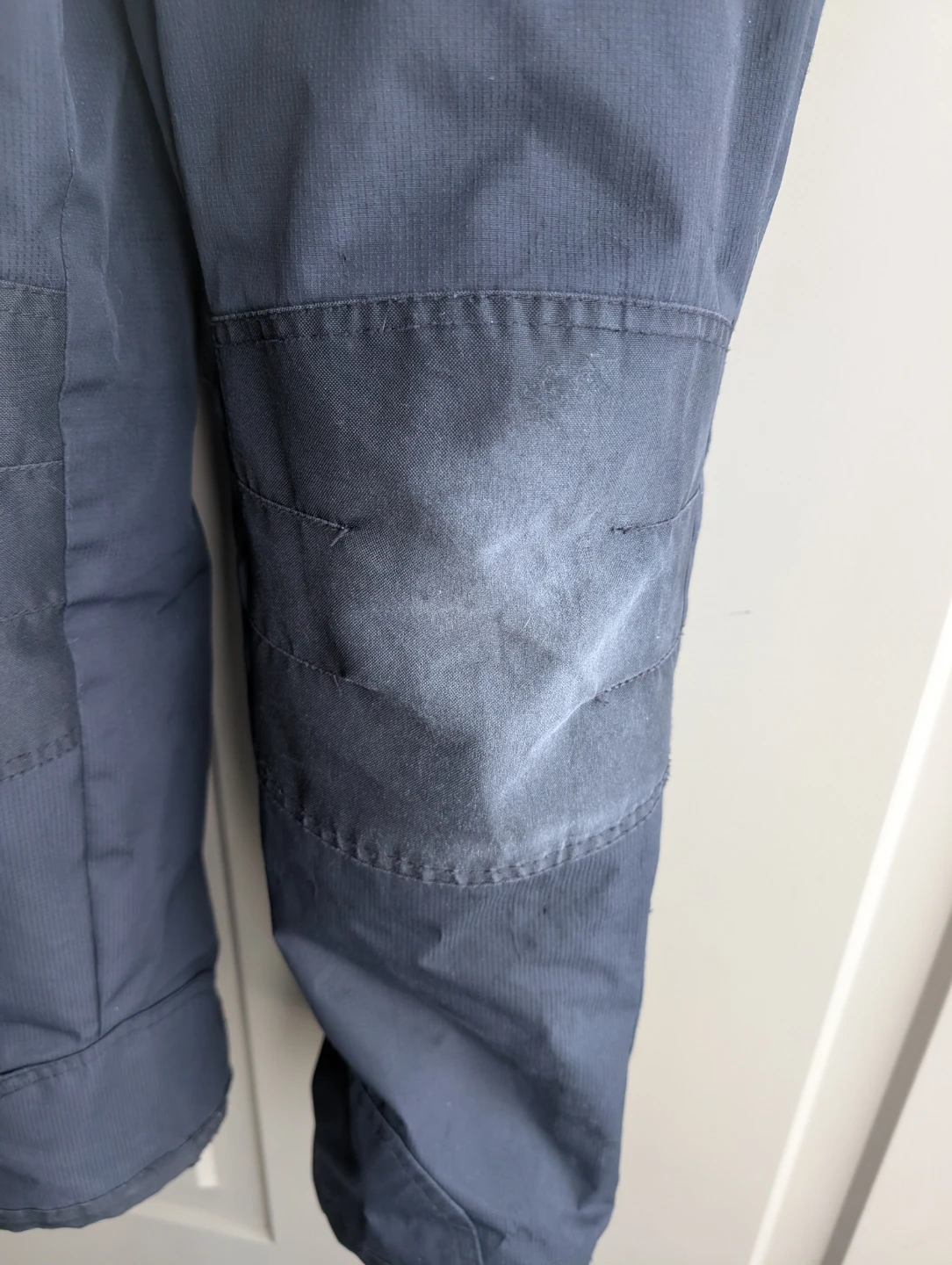 Boys sz 9/10 Mountain Warehouse snow pants - photo 3