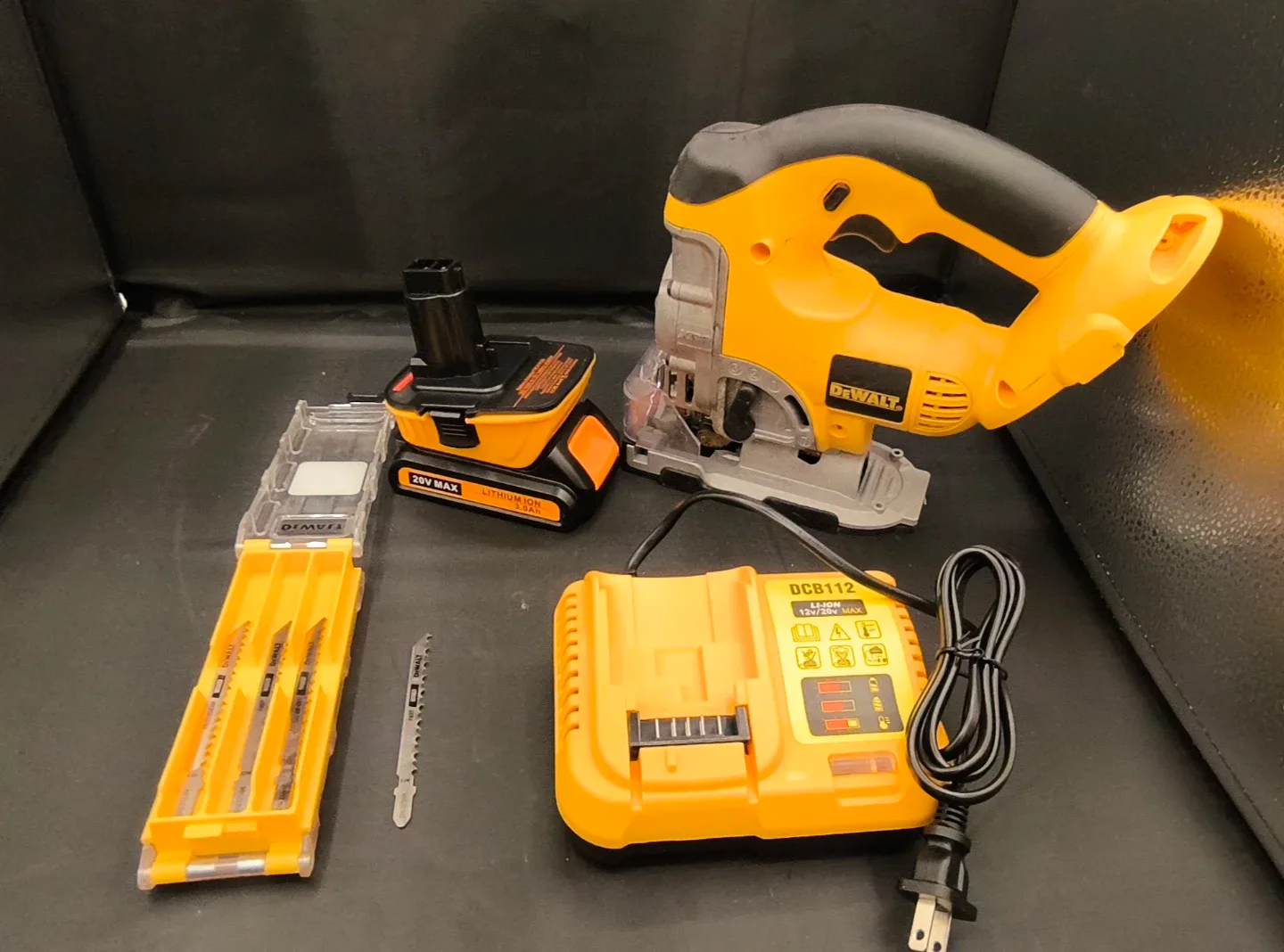DeWalt DC330 20V Cordless Jigsaw Kit image indicator(6)