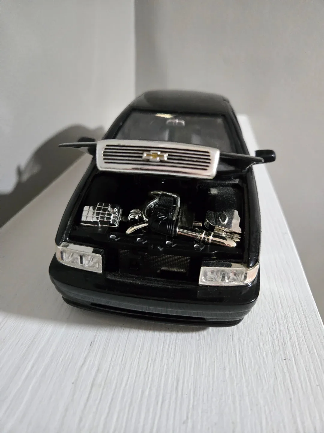Chevrolet Impala SS DUB 1/18 Scale Diecast Car image indicator(2)