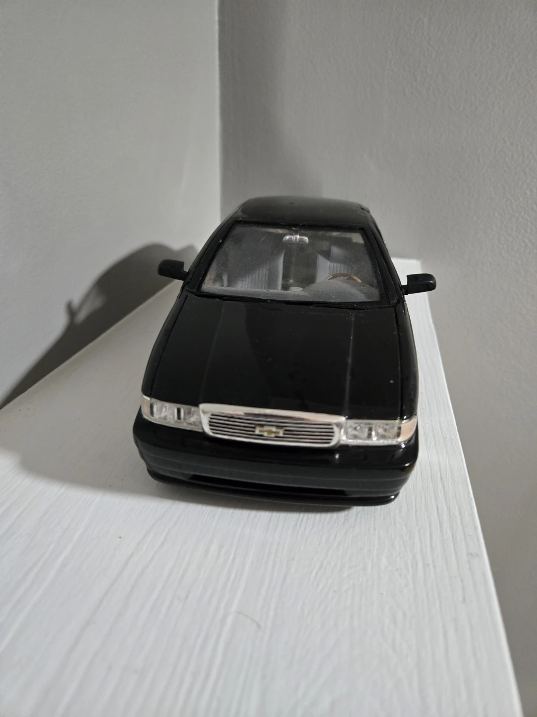 Chevrolet Impala SS DUB 1/18 Scale Diecast Car - photo 5