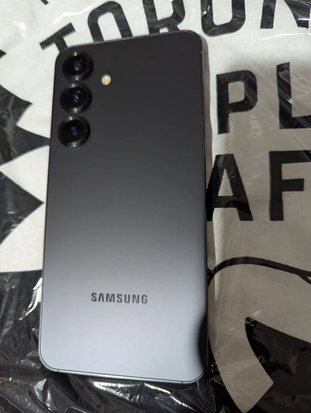 50% OFF Samsung Galaxy S25 Blueblack 128GB AMOLED Display 50MP image indicator(2)