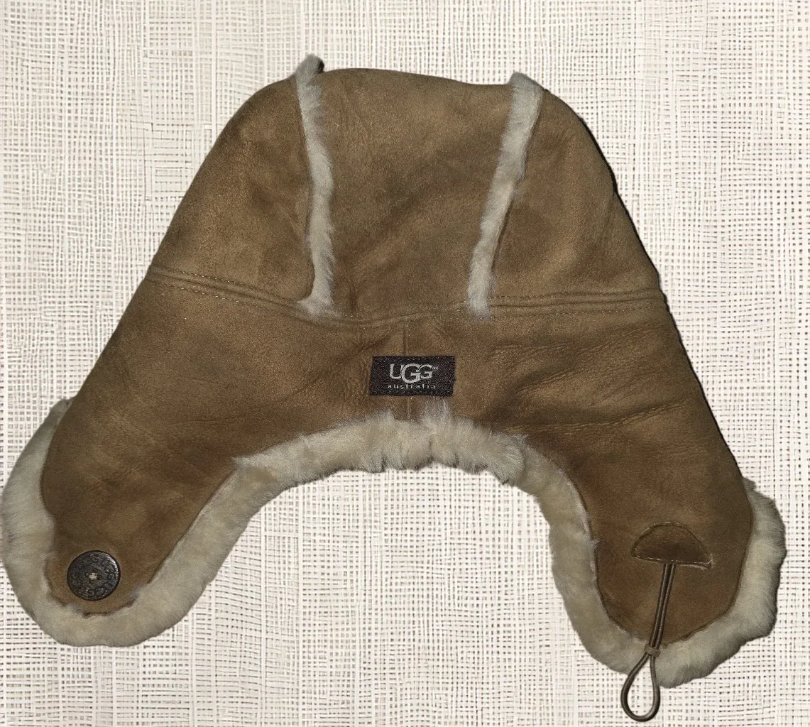 UGG Hat and Mittens Set image indicator(3)