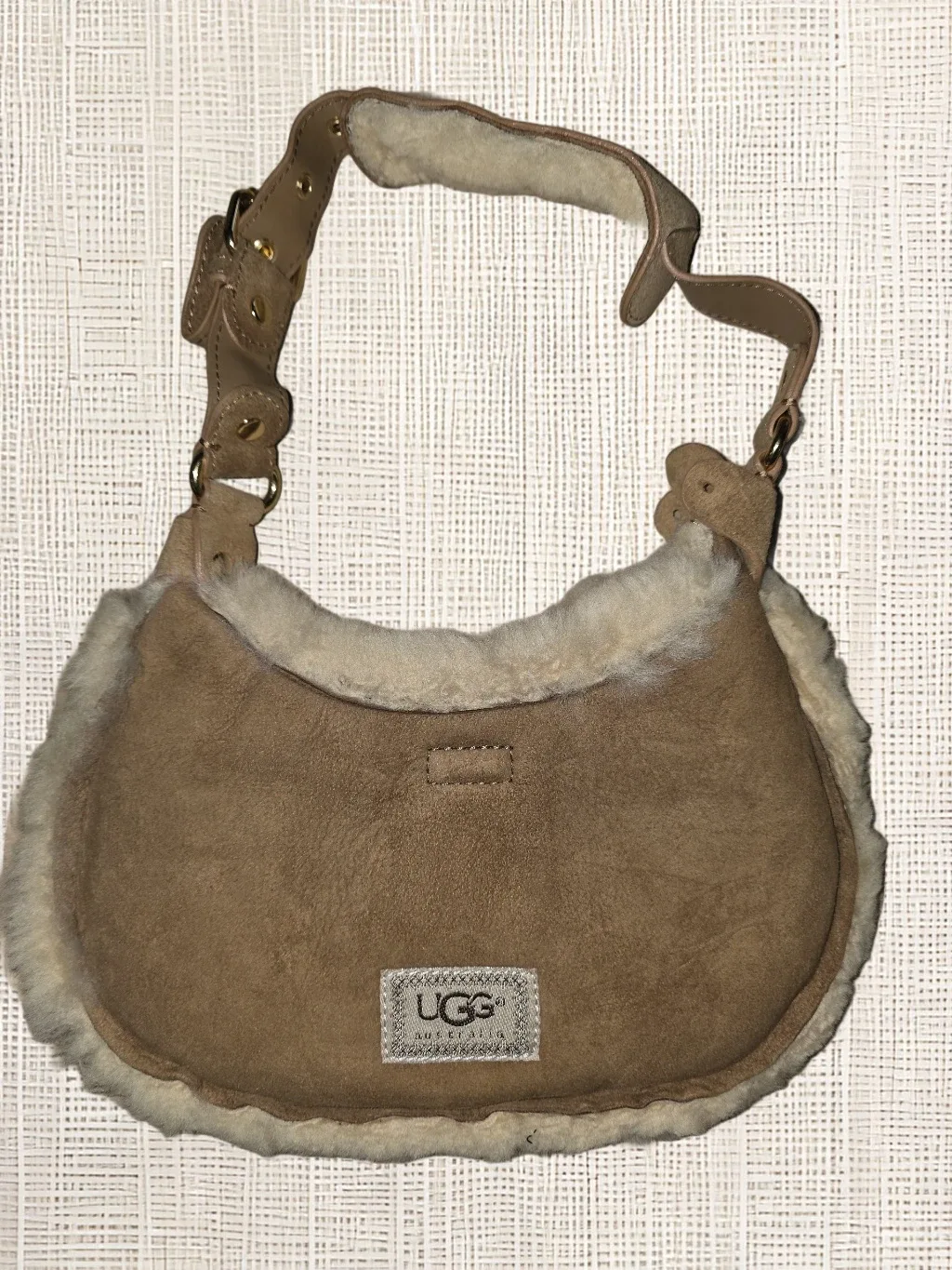 UGG Hat and Mittens Set image indicator(6)