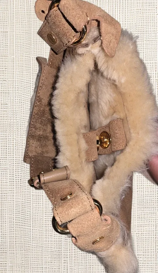 UGG Hat and Mittens Set image indicator(8)