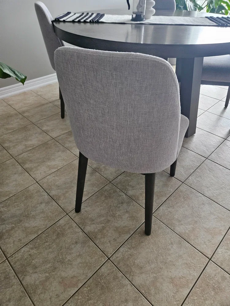 Round Dining Table with Four Chairs image indicator(7)