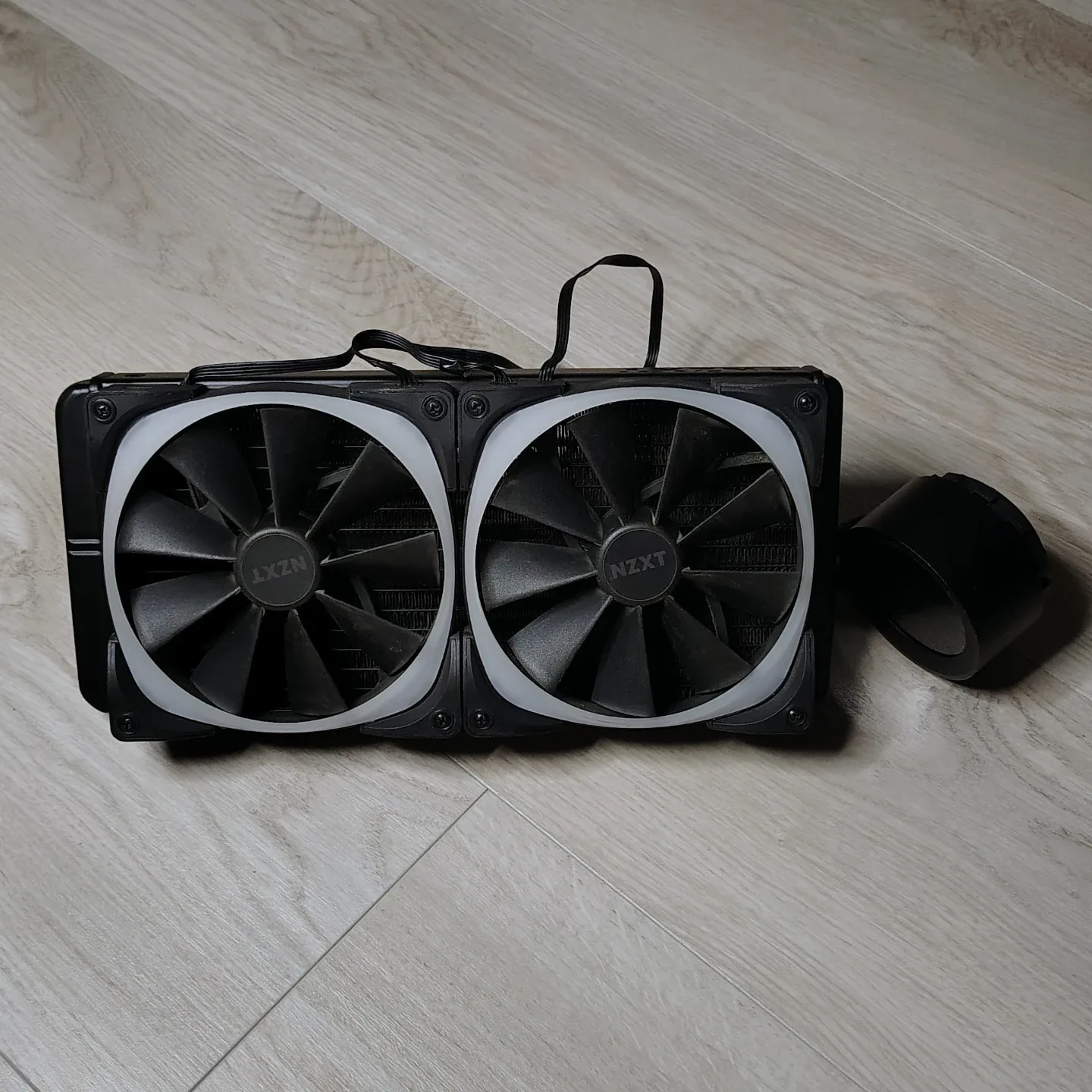 NZXT Kraken 280mm CPU Liquid Cooler image indicator(2)