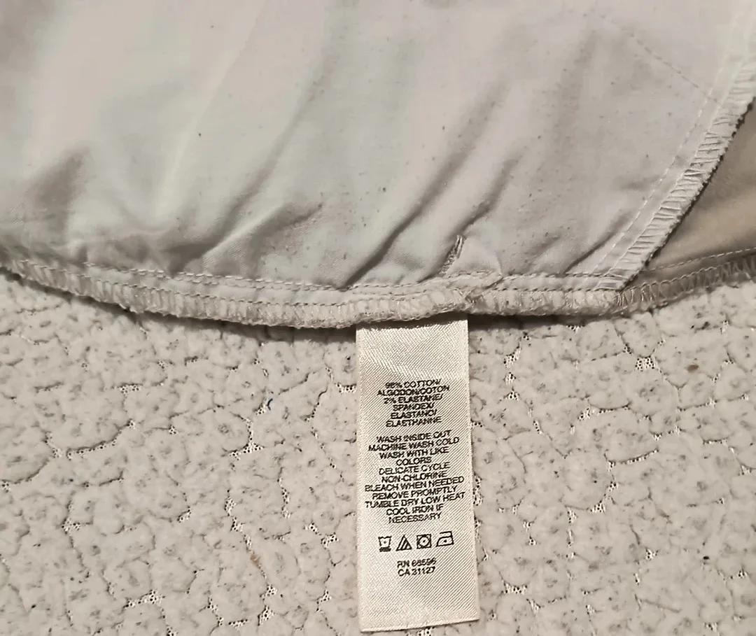 DKNY Jeans Women's Shorts - Size 8 image indicator(6)