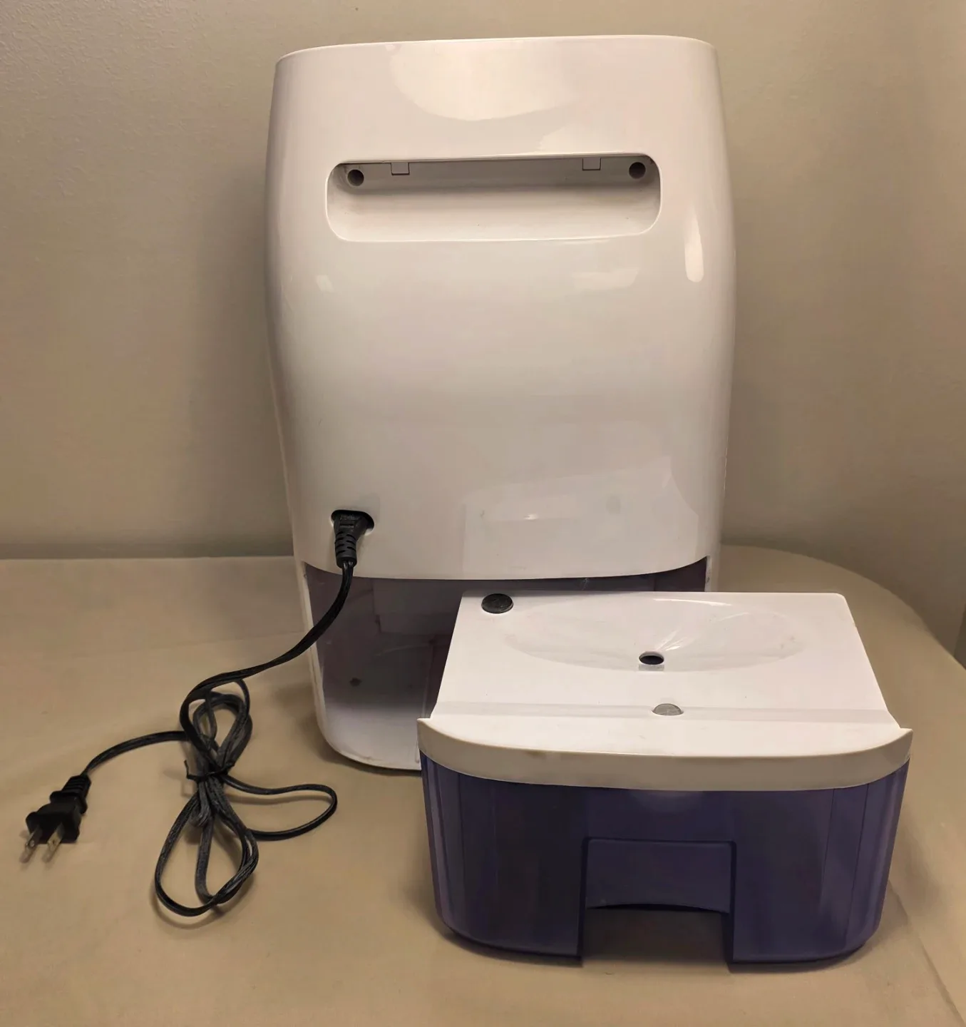 Afloia Dehumidifier excellent used condition! image indicator(3)