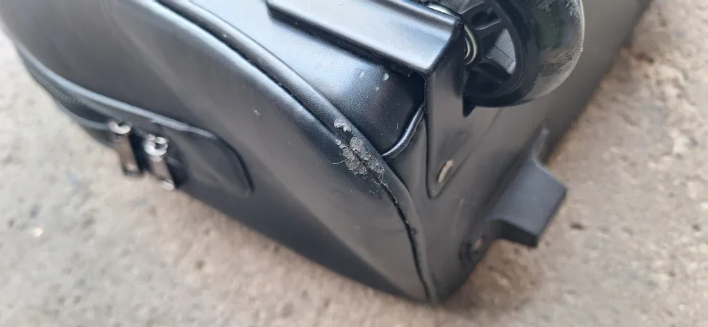 Black Rolling Carry-On Bag suitcase image indicator(5)