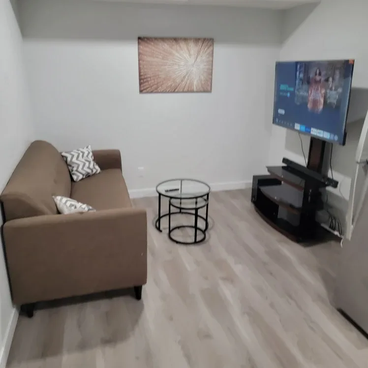 1 Bed 1 Bath - House image indicator(6)