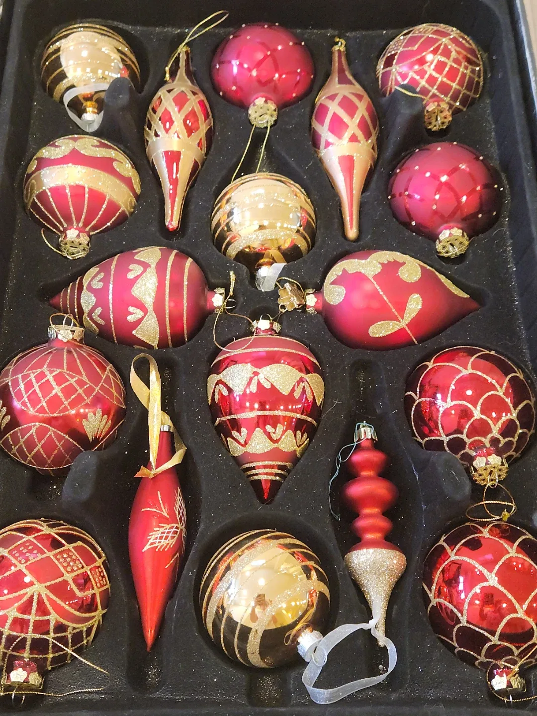 Red & Gold Christmas Ornaments Set image indicator(2)