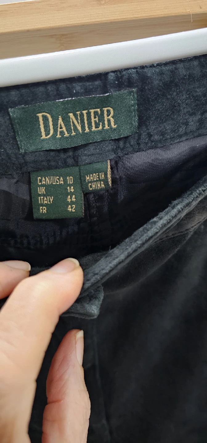 Danier Black Suede Pants - Size 10 - photo 2