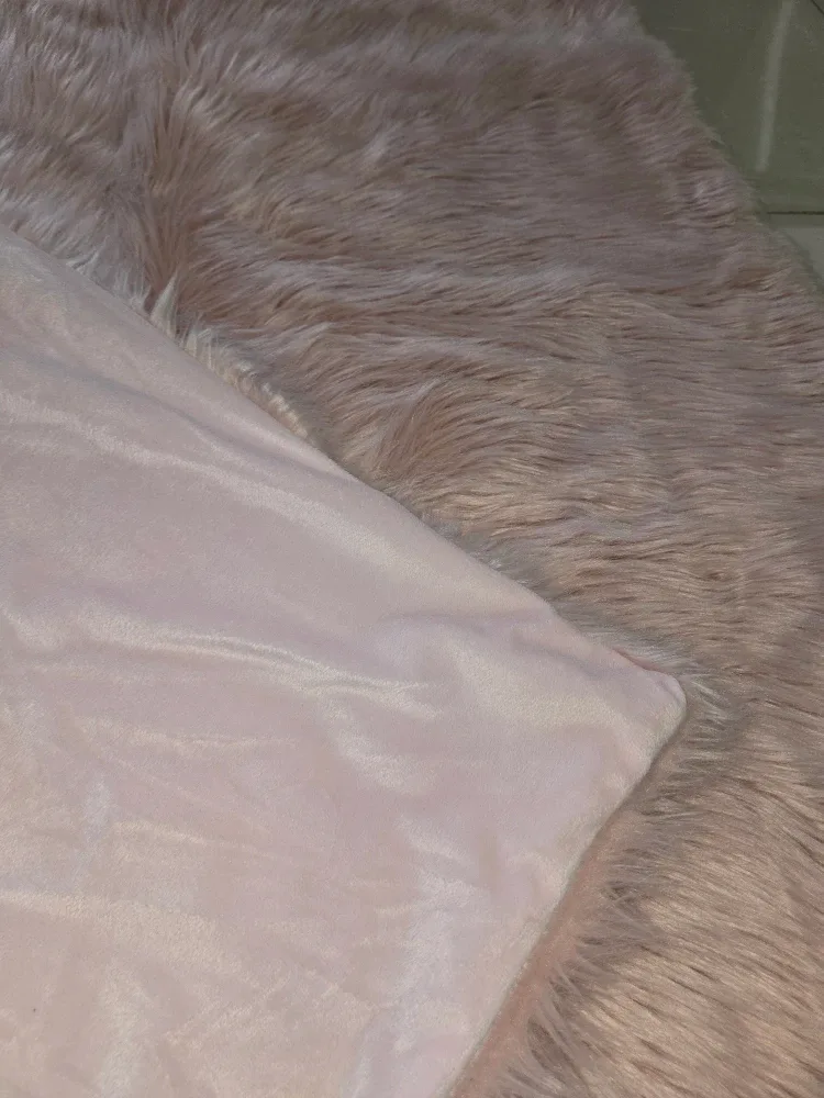 Norimote Home Pink Faux Fur Rug size 5 ft× 4ft image indicator(2)