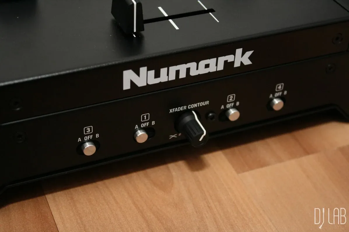 Numark NS7III DJ Controller image indicator(8)