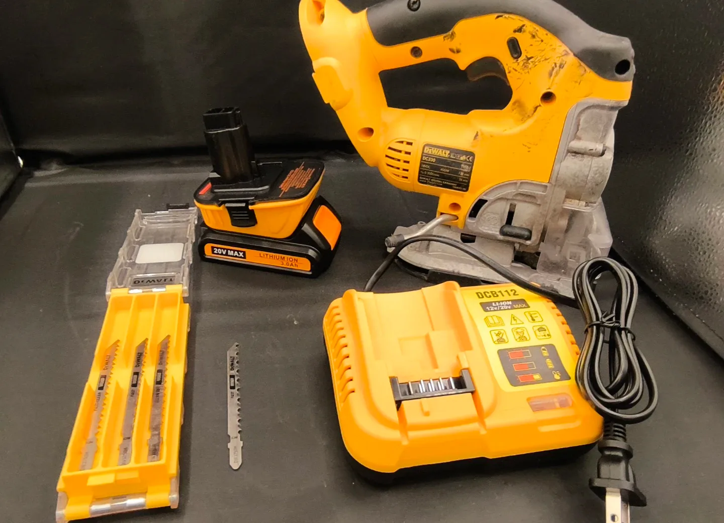 DeWalt DC330 20V Cordless Jigsaw Kit image indicator(2)