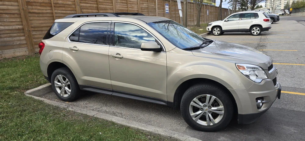 2011 Chevrolet Equinox LT - photo 2