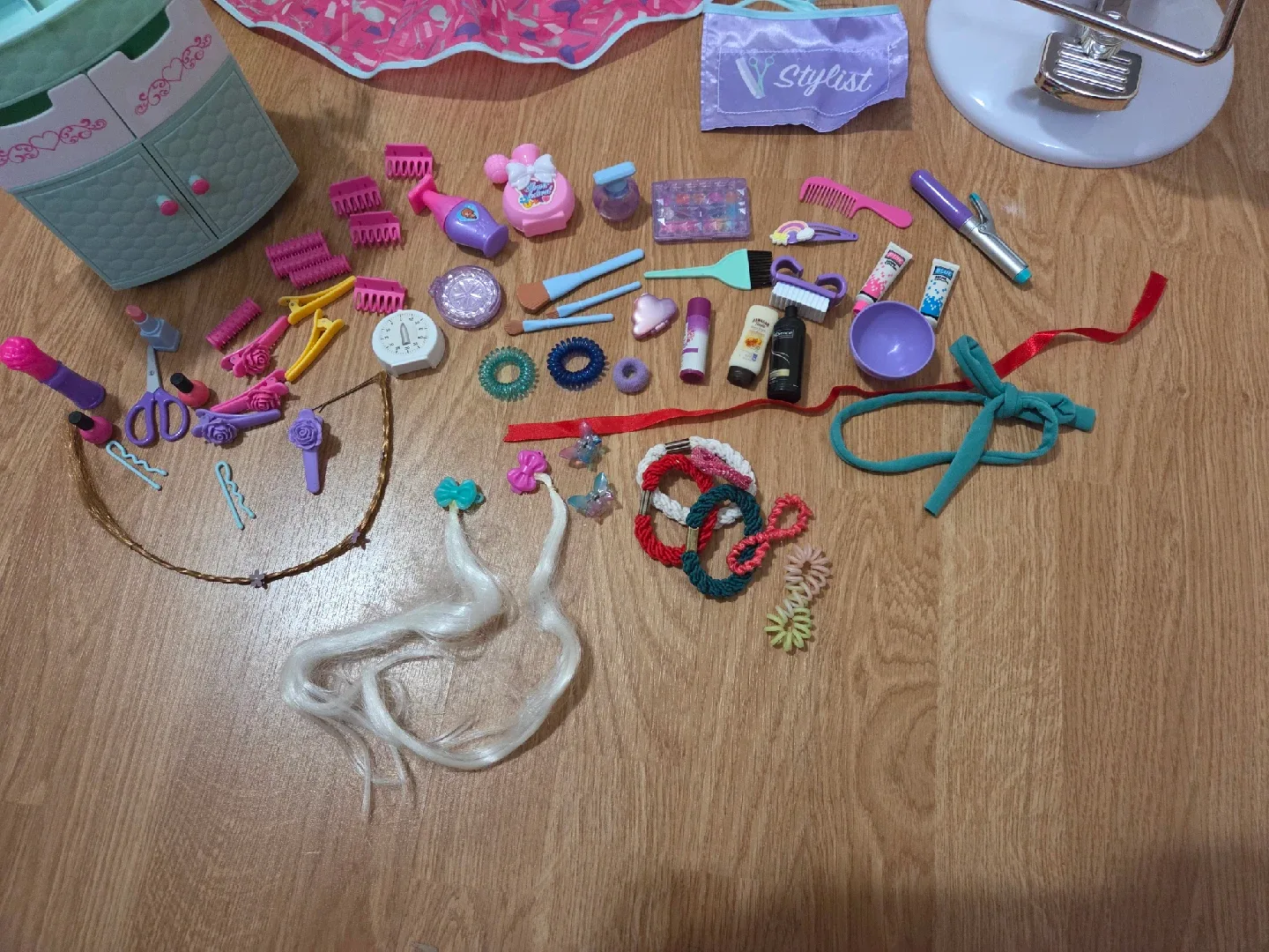 Our Generation Doll Hair Salon Set image indicator(4)