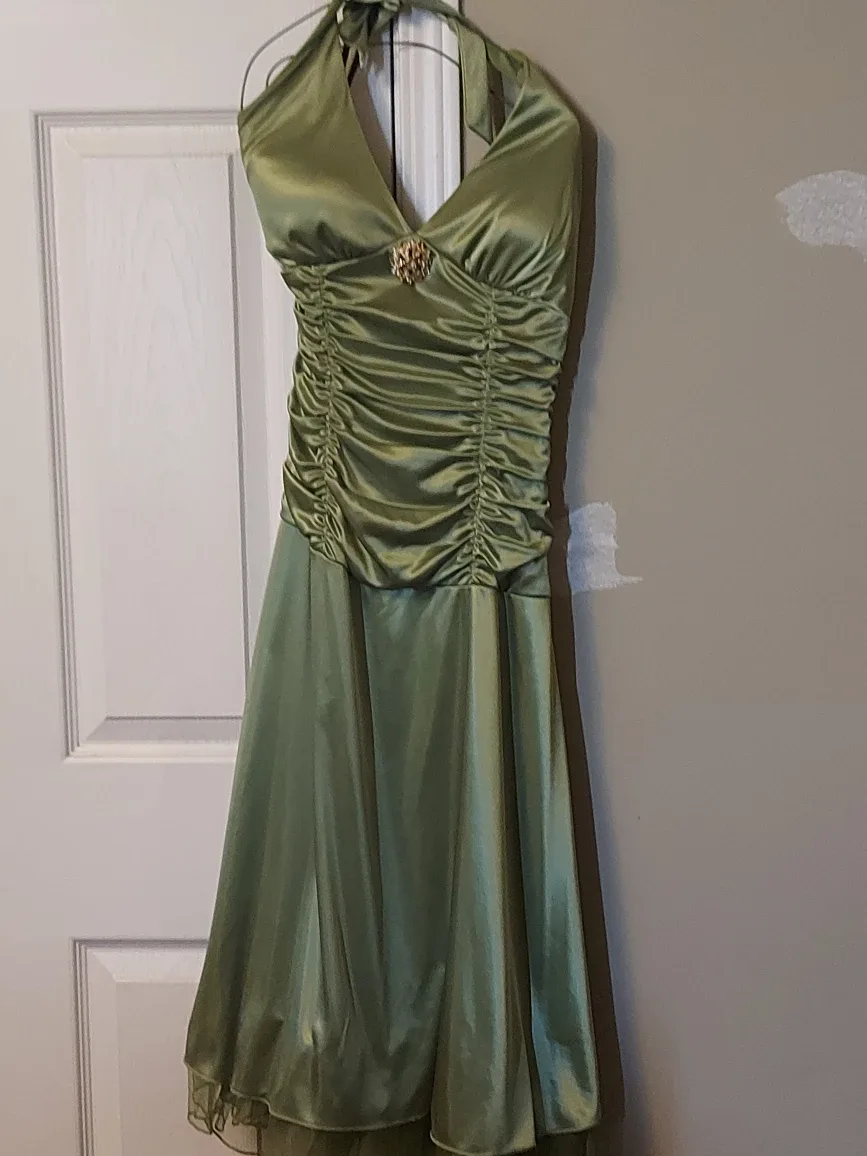 Green Halter Dress image indicator(2)