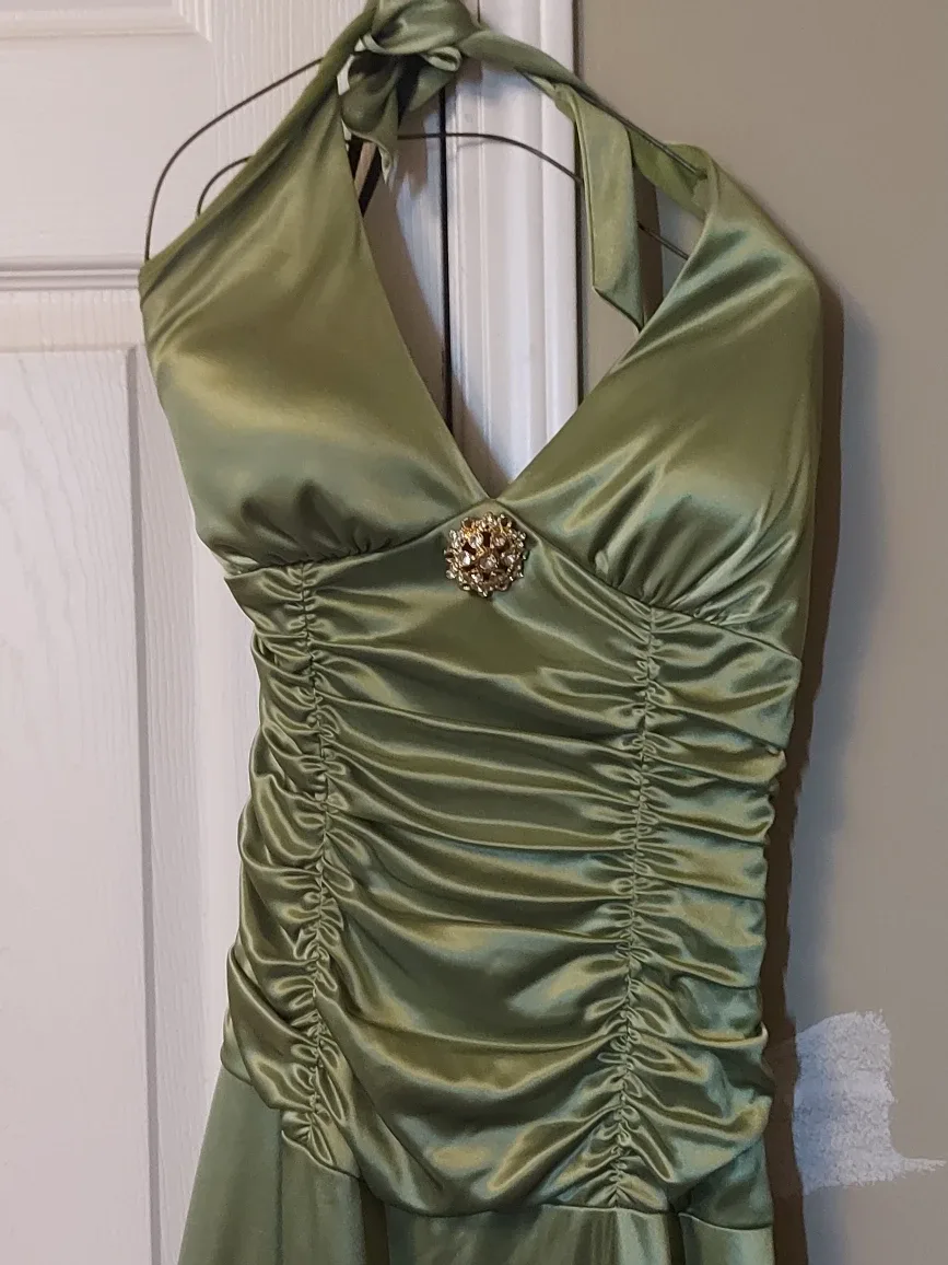 Green Halter Dress image indicator(3)