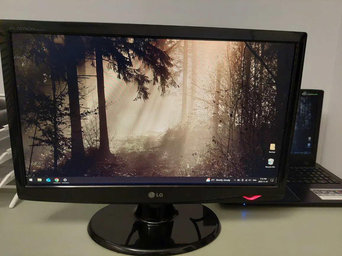 LG LCD Monitor (22 Inch) image indicator(2)