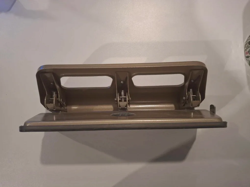 APSCO 330A Hole Puncher image indicator(4)