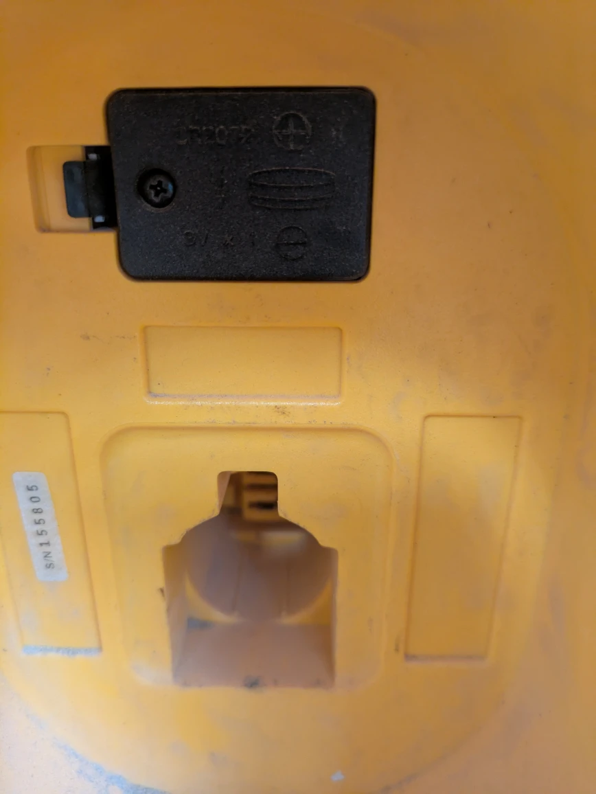 DeWalt DC012 18-Volt Yellow Heavy-Duty Worksite Radio - photo 5