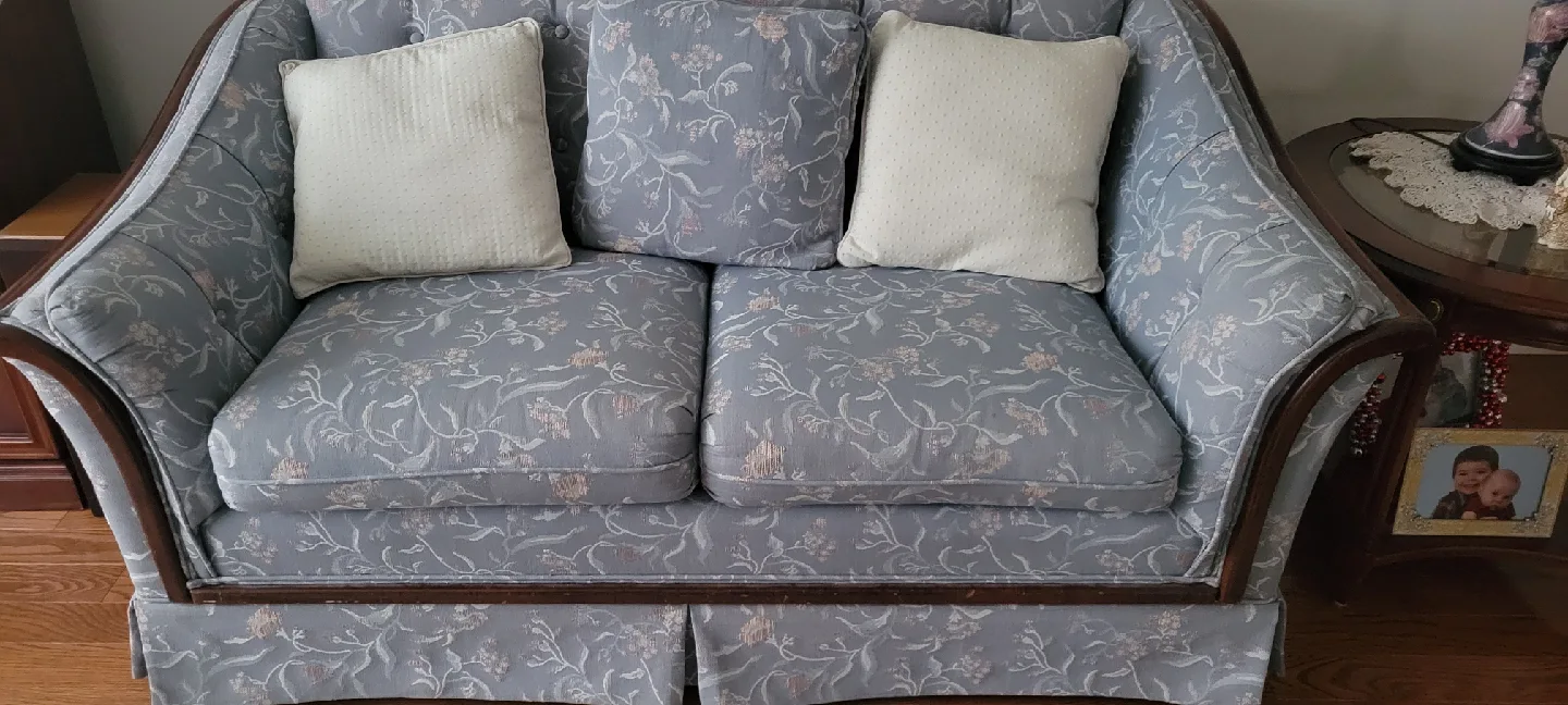 Assorted Used Furniture Pieces image indicator(4)