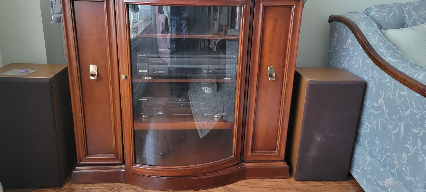 Assorted Used Furniture Pieces image indicator(5)