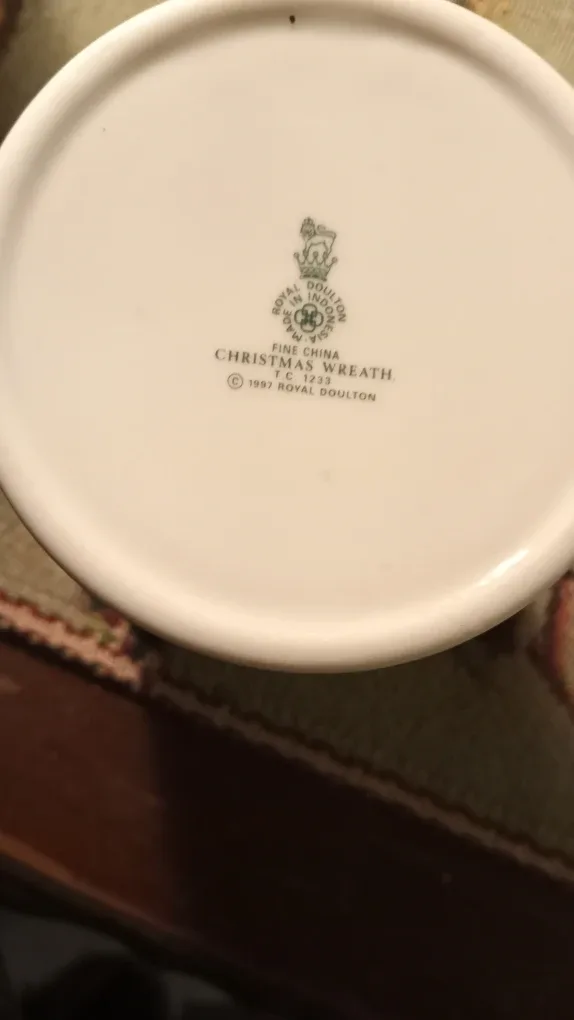 Royal Doulton Christmas Mugs (Set of 4) image indicator(2)