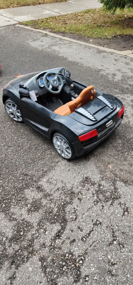 Audi R8 Spyder Ride-On Car image indicator(3)