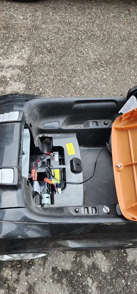 Audi R8 Spyder Ride-On Car image indicator(5)