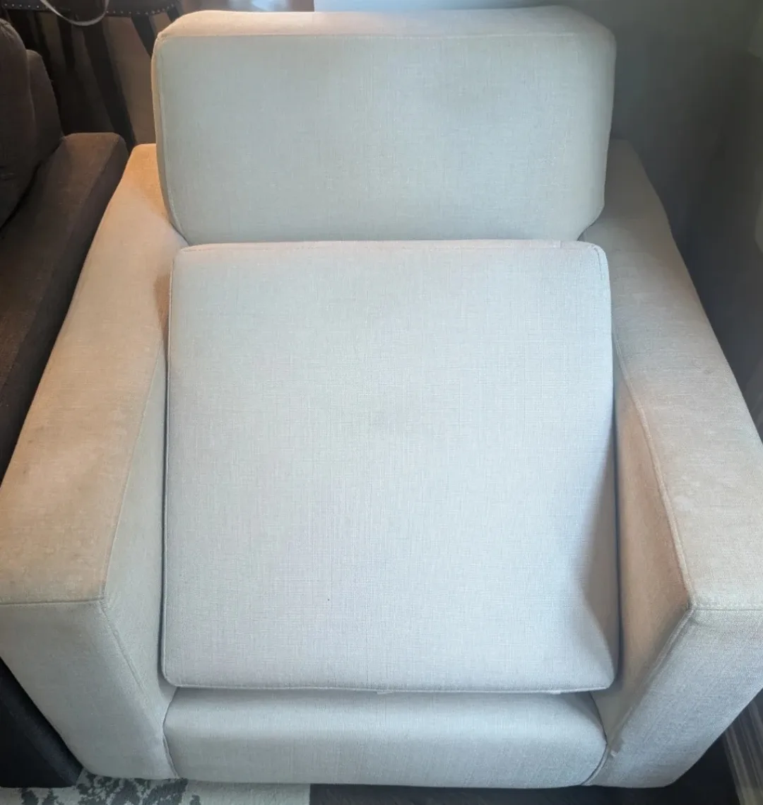 Living room 4pc set - Good Condition! image indicator(5)