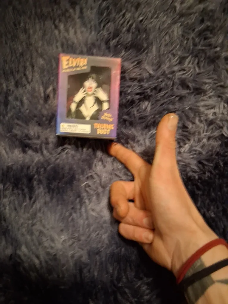 Elvira Mistress of the Dark Talking Bust